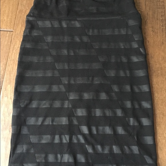 LuLaRoe Dresses & Skirts - Lularoe XS Cassie skirt